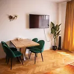 公寓 Prostorny V Centru U Reky, 2 Loznice, Balkon