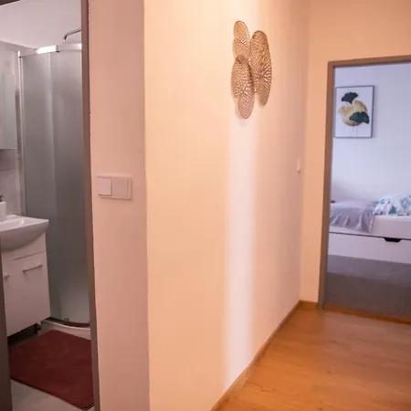 Apartmán Prostorný V Centru U řeky, 2 Ložnice, Balkón Hradec Králové