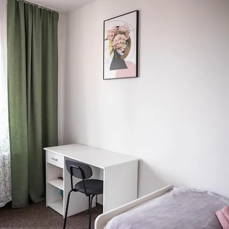 Prostorný V Centru U řeky, 2 Ložnice, Balkón