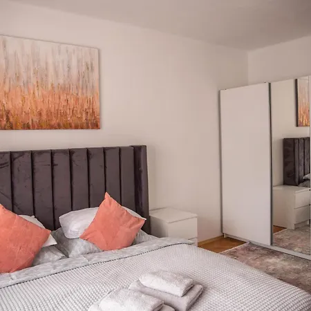 Apartamento Prostorný V Centru U řeky, 2 Ložnice, Balkón *