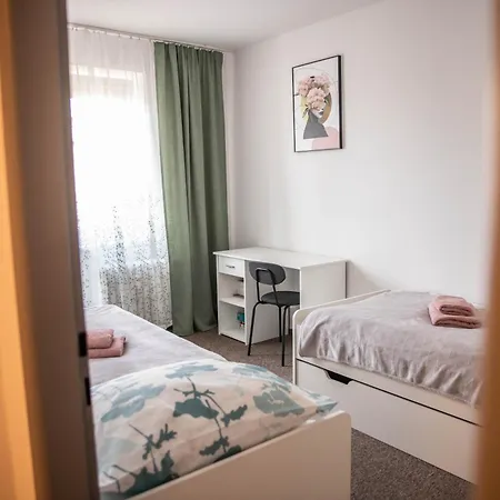 Prostorný V Centru U řeky, 2 Ložnice, Balkón