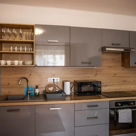 Prostorný V Centru U řeky, 2 Ložnice, Balkón Apartamento *