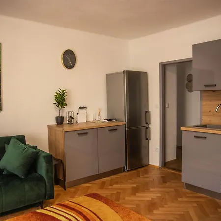 Apartmán Prostorný V Centru U řeky, 2 Ložnice, Balkón Hradec Králové