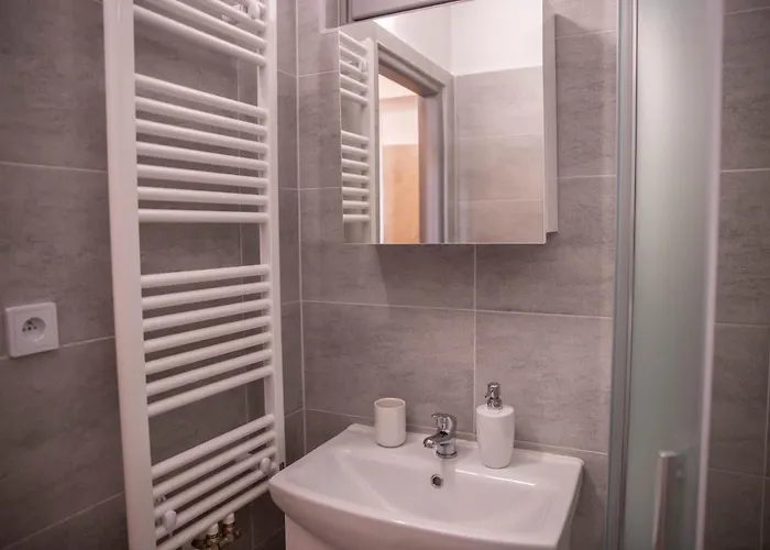 Apartamento Prostorný V Centru U řeky, 2 Ložnice, Balkón Hradec Králové