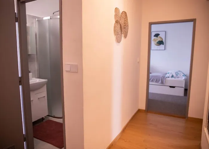 Apartamento Prostorný V Centru U řeky, 2 Ložnice, Balkón Hradec Králové