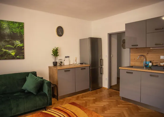 Apartamento Prostorný V Centru U řeky, 2 Ložnice, Balkón Hradec Králové
