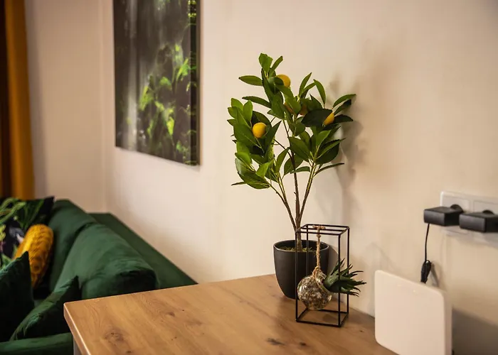 Prostorný V Centru U řeky, 2 Ložnice, Balkón Apartamento Hradec Králové
